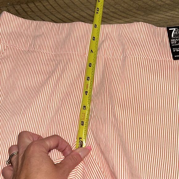 NWT New York and Company pull on striped shorts size small - Picture 7 of 7